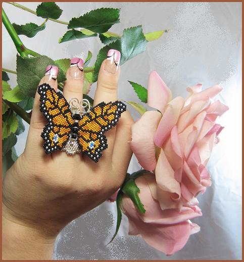 Бисерное кольцо с бабочкой, автор Эрин Симонетти (Eryn Simonetti)
