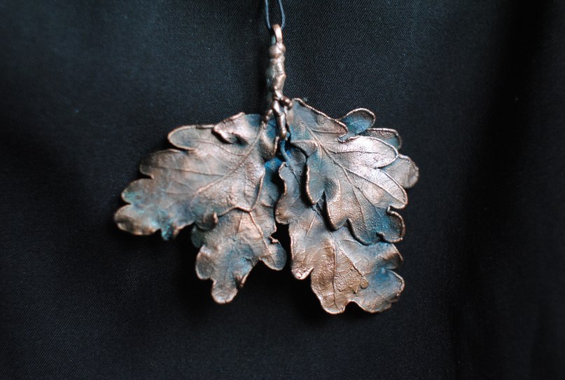 Веточка листьев дуба - всё натуральное, просто покрыто металлом (Снежана Никулина)